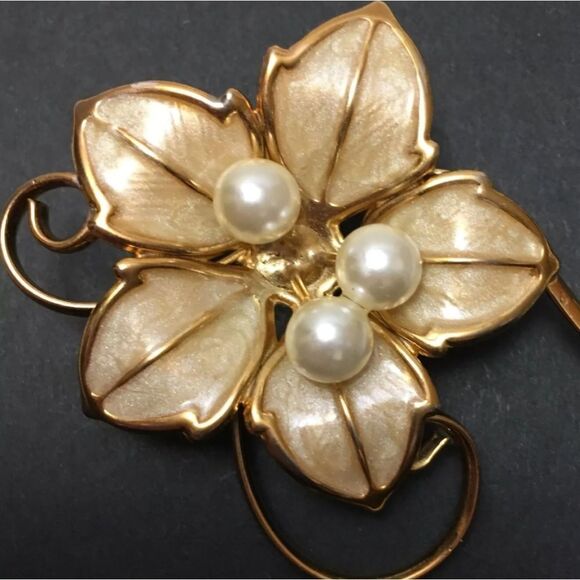 Vintage "ENAMEL Faux Pearl FLOWER" Brooch - Picture 6 of 8